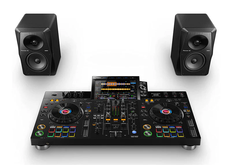You are currently viewing DJ Gear Buying Guide & Setup Tips — How to Build the Right DJ Setup with Hollywood DJ